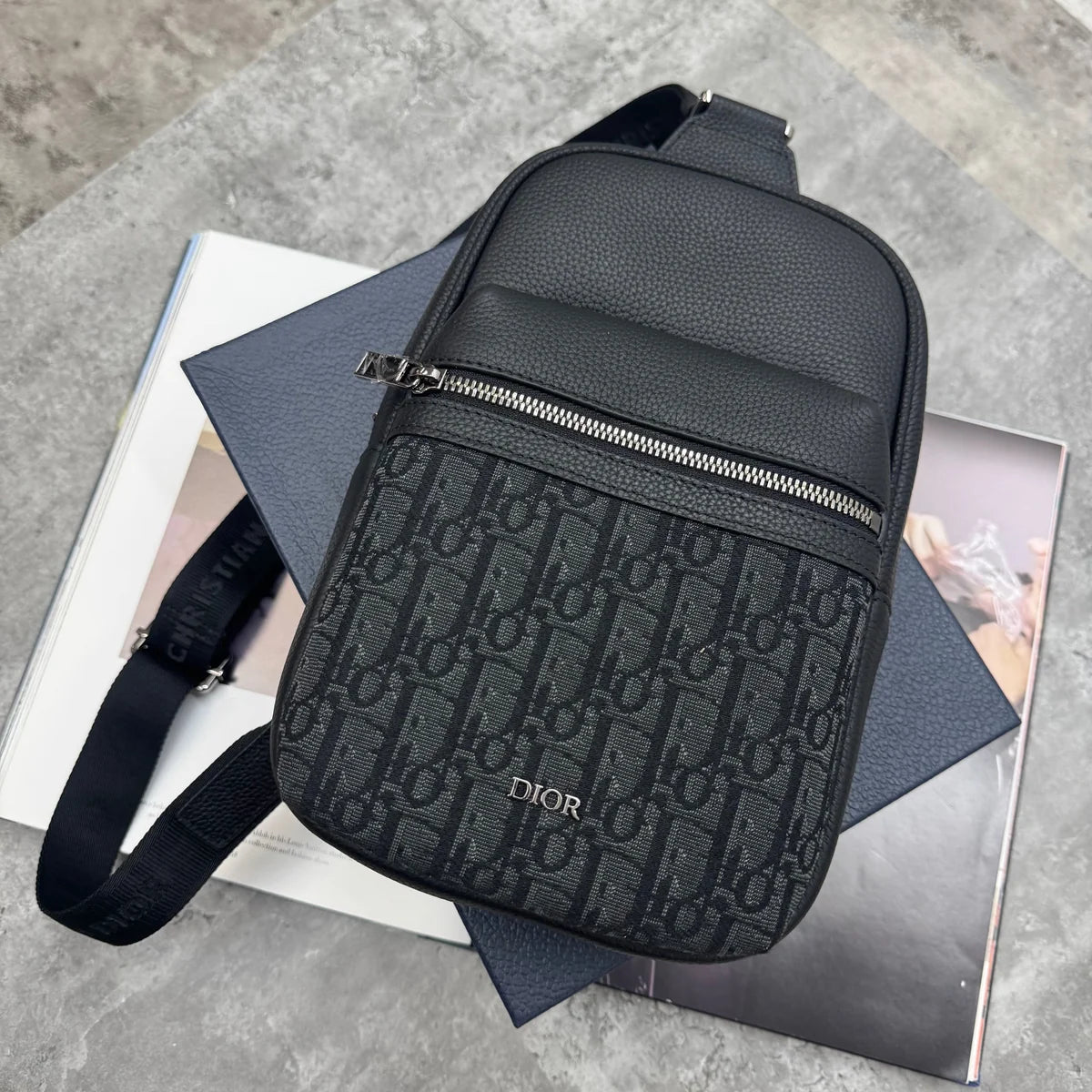 CD - OBLIQUE CROSSBODY BAG - BLACK
