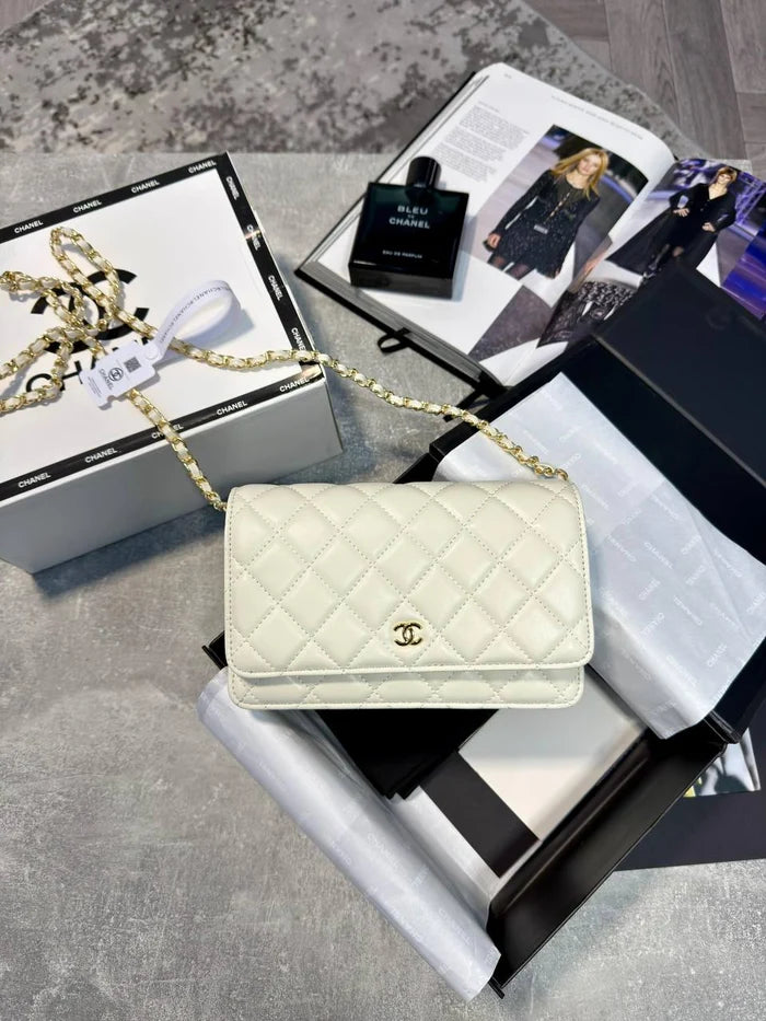 CHNL QUILTED WALLET BAG - WHITE
