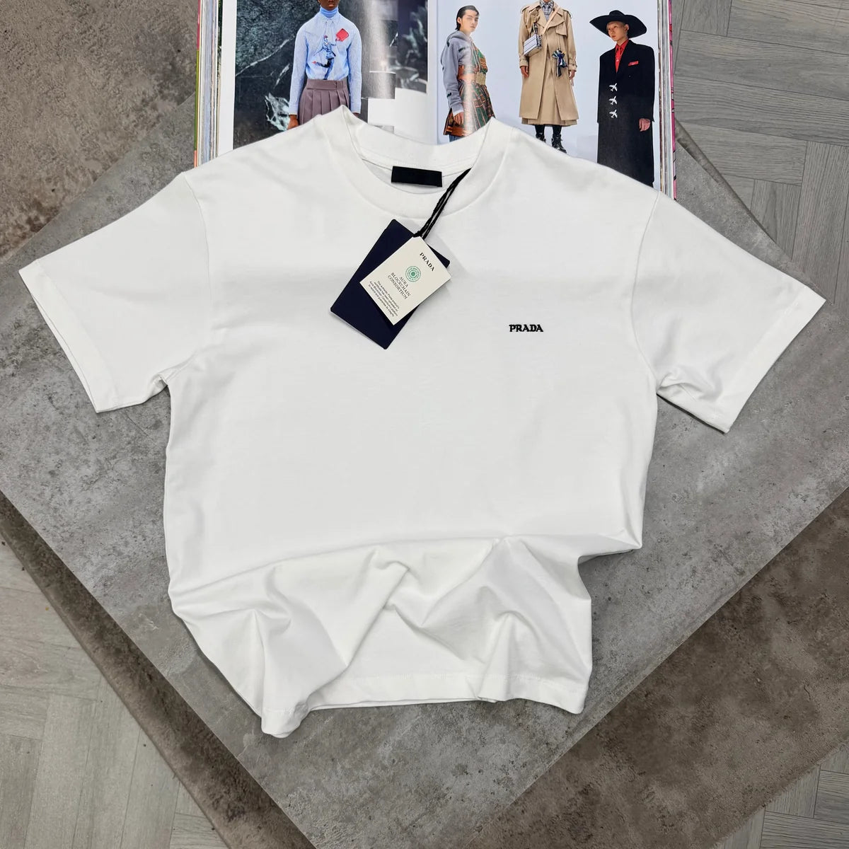 PDA SMALL LOGO T SHIRT - WHITE