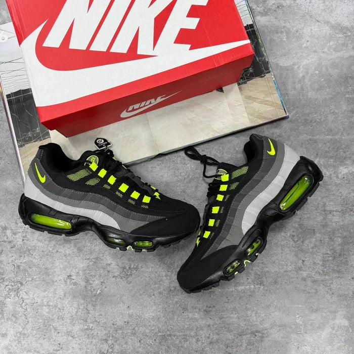 NI 95 TRAINERS - BLACK / NEON GREEN