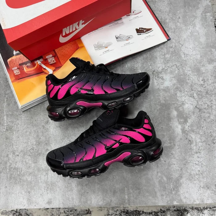 NI TN TRAINERS - BLACK / PINK
