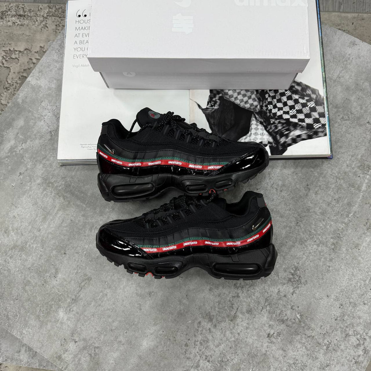 NI AIR MAX 95s X UNDEFEATED